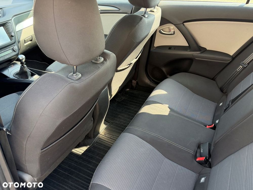 Toyota Avensis 2.0 D-4D Premium - 8