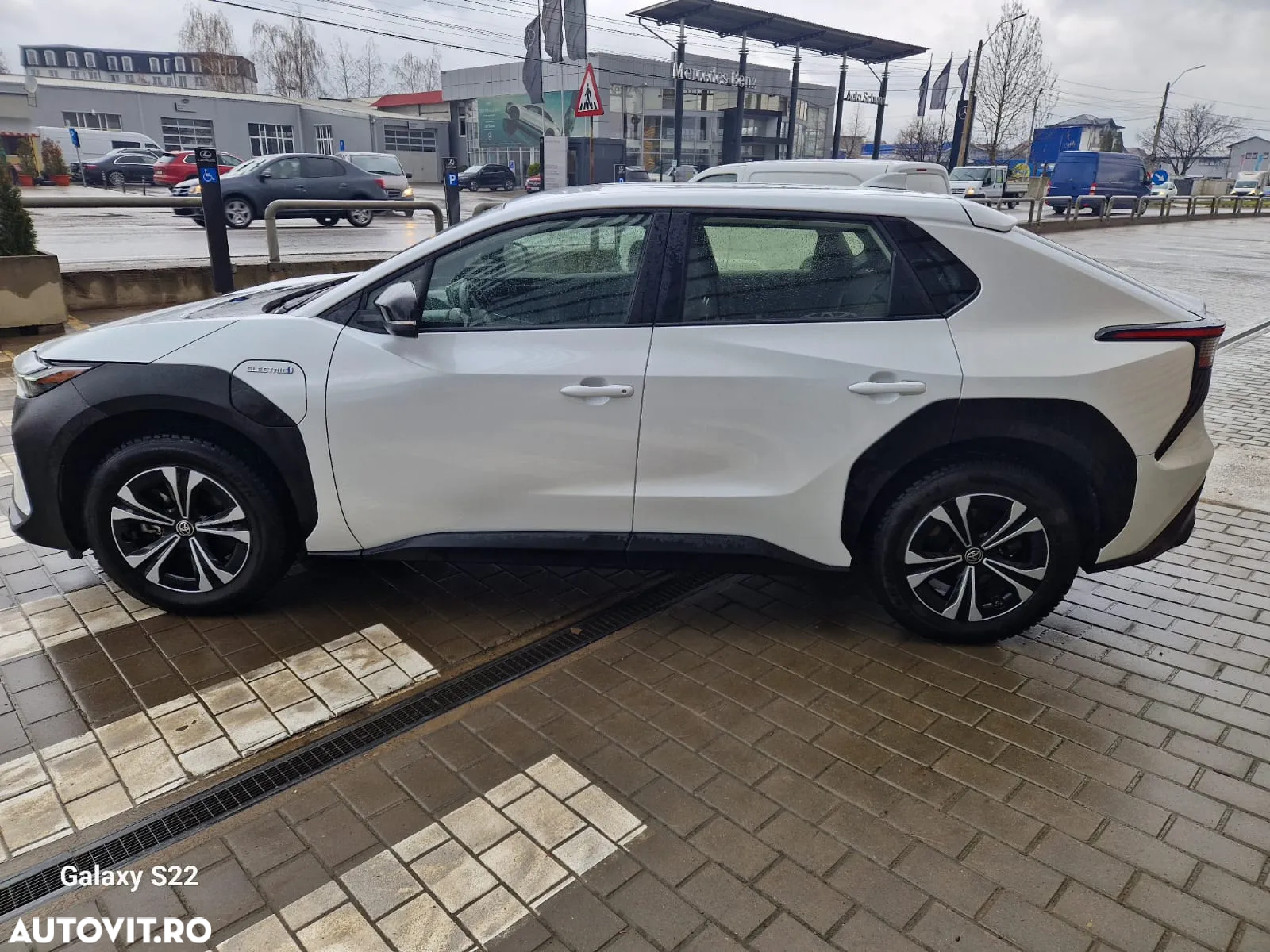 Toyota BZ4X 160 KW AWD (4x4) Dynamic - 9