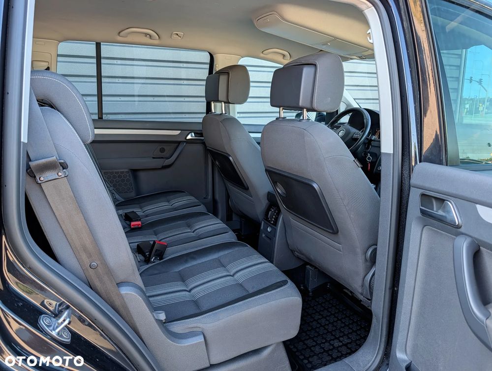 Volkswagen Touran 2.0 TDI DPF BlueMotion Technology MATCH - 16