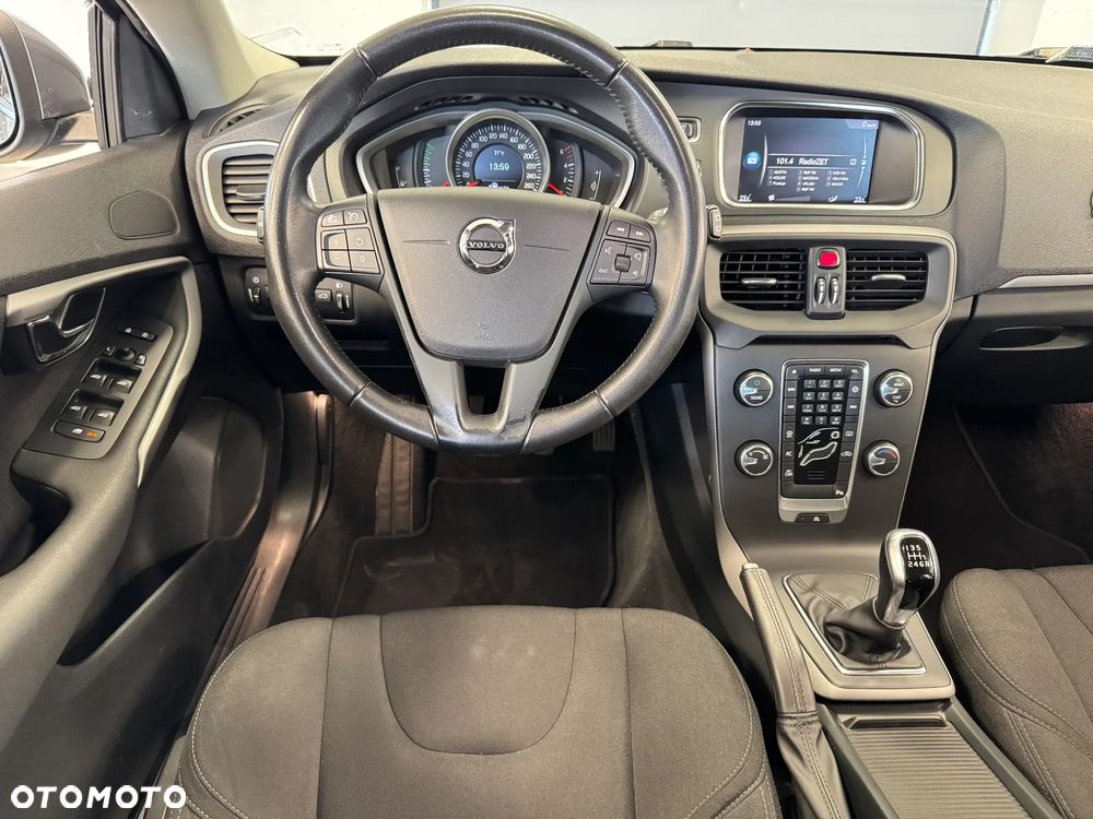 Volvo V40 D2 - 11