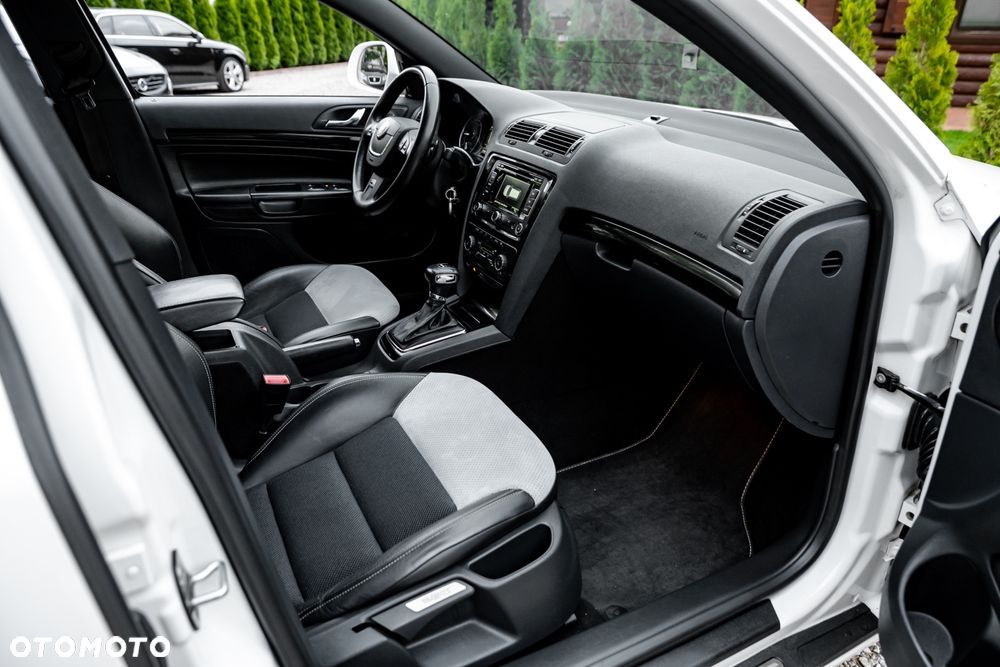 Skoda Octavia 2.0 TDI RS DSG - 23