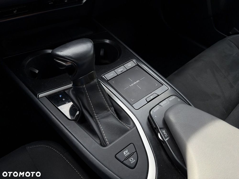 Lexus UX - 23