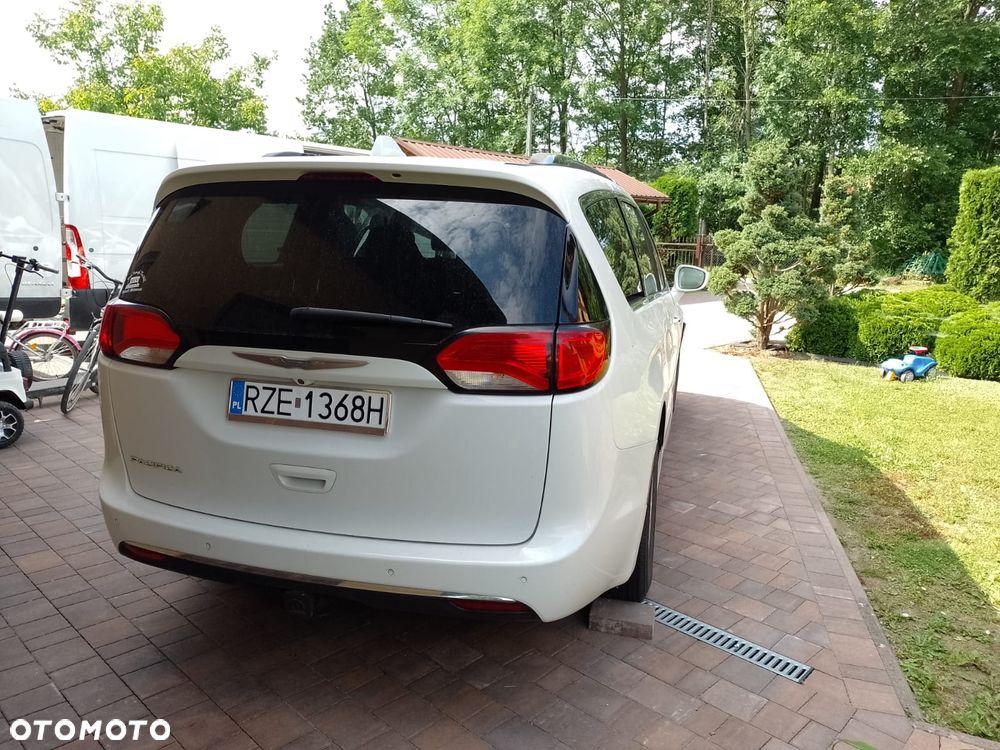 Chrysler Pacifica - 1