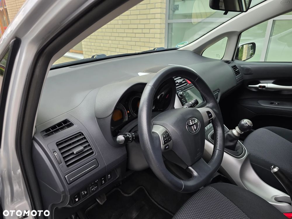 Toyota Auris - 16
