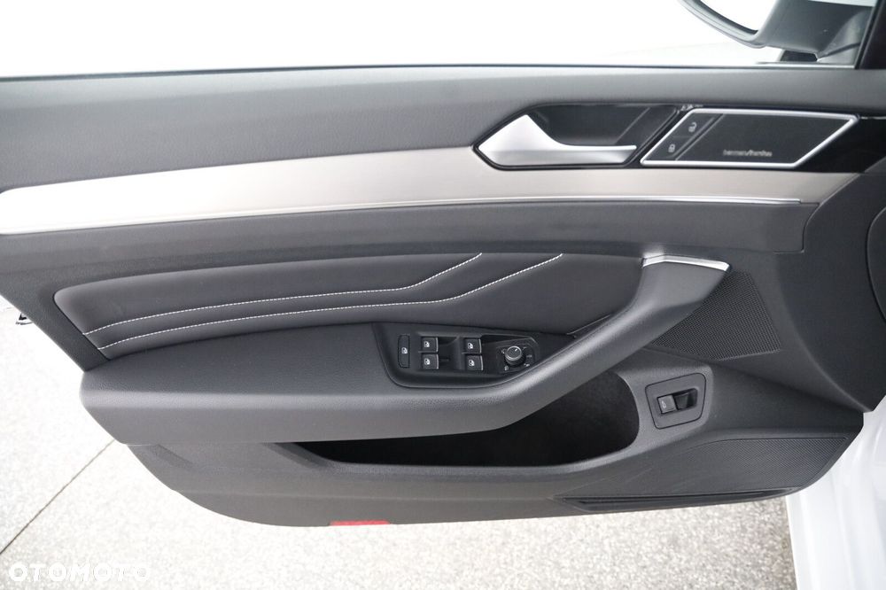 Volkswagen Passat - 23
