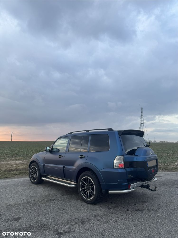 Mitsubishi Pajero - 4