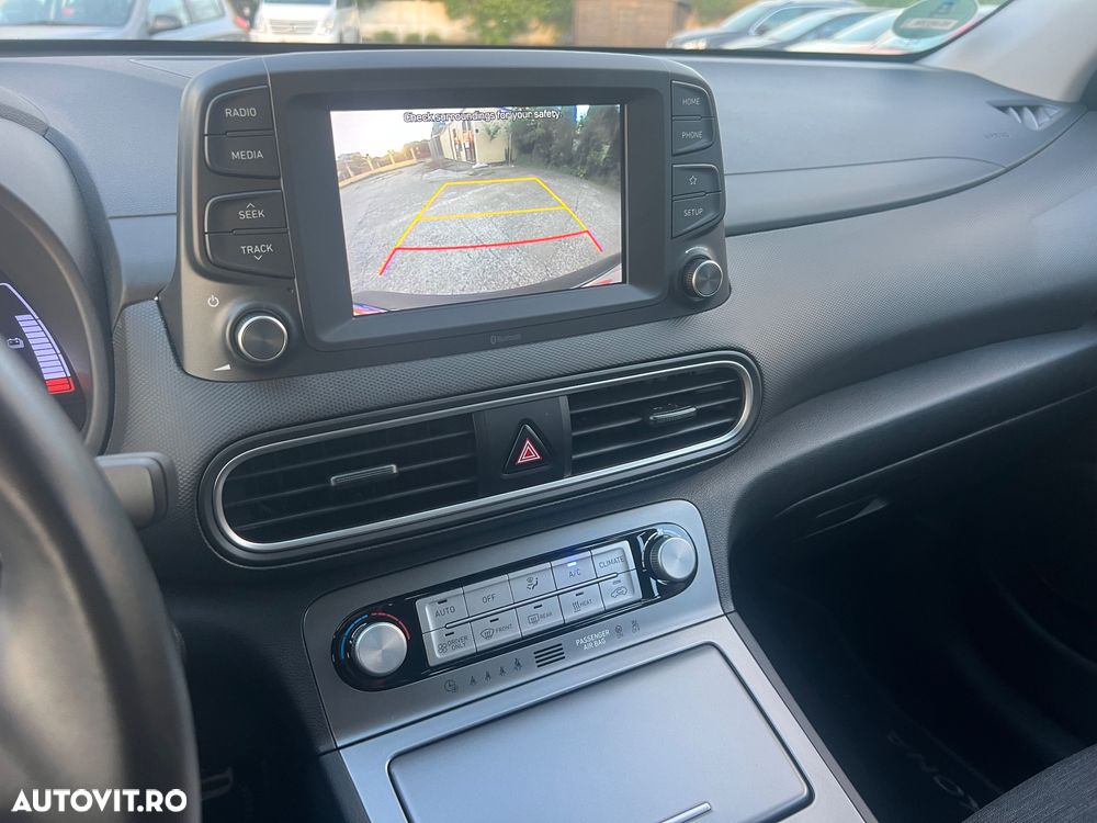 Hyundai KONA Select - 20