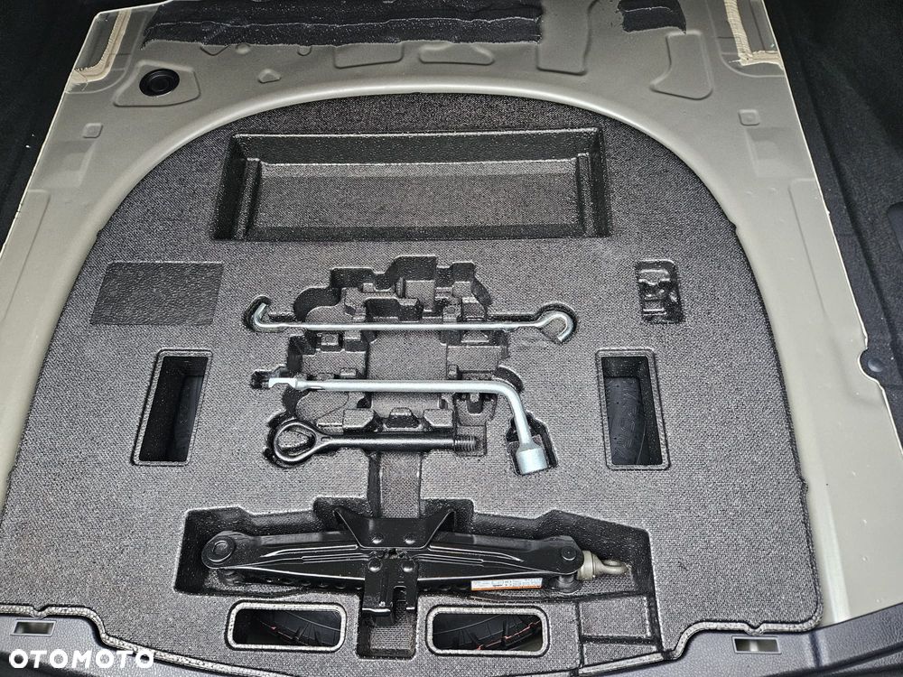 Toyota Camry 2.5 Hybrid Executive CVT - 19