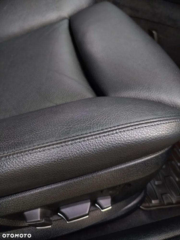 BMW Seria 5 528i - 23