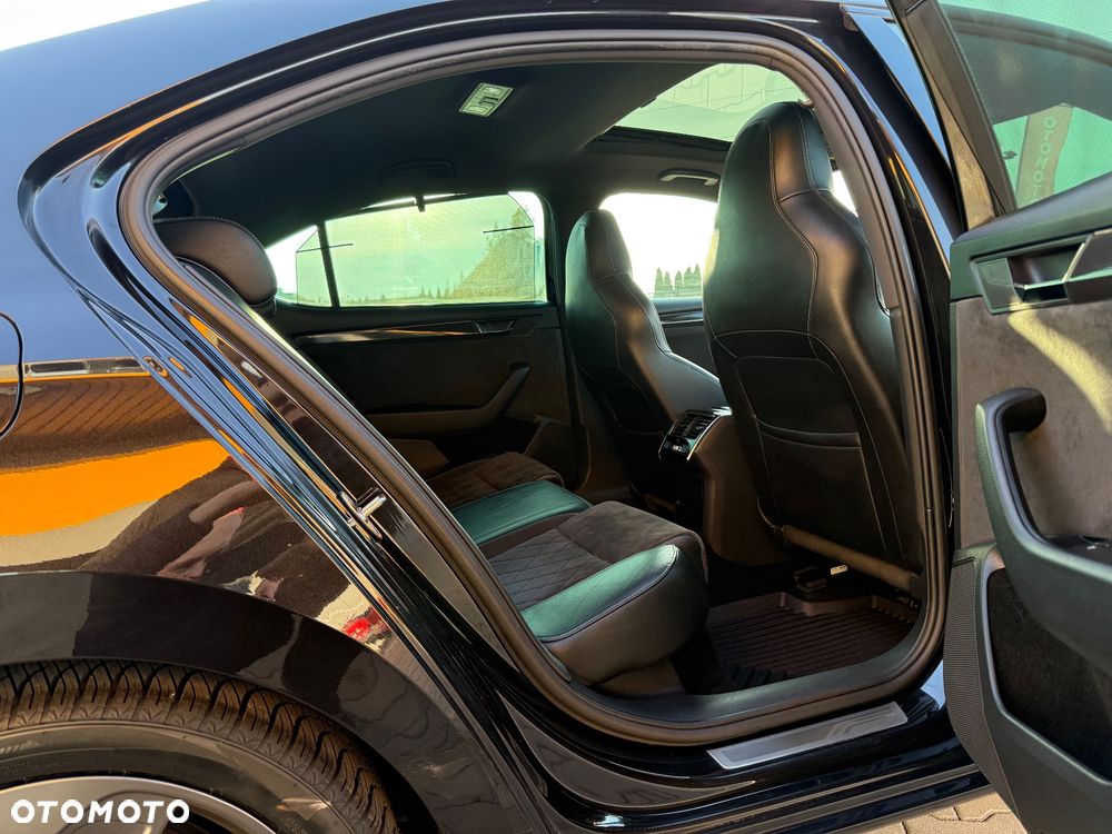 Skoda Superb 2.0 TDI Sportline DSG - 26