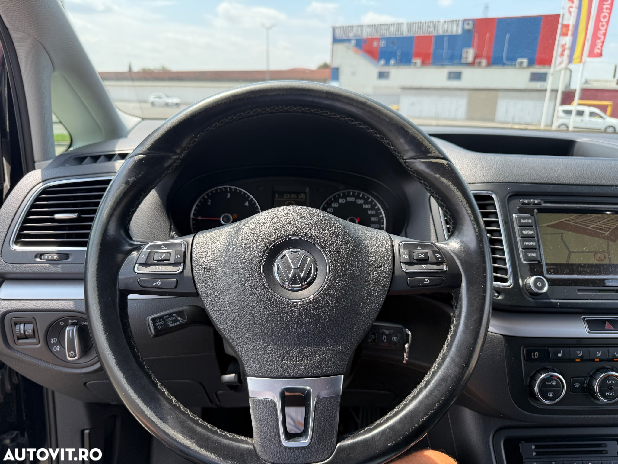 Volkswagen Sharan 2.0 TDI DSG BlueMotion Technology Comfortline - 34