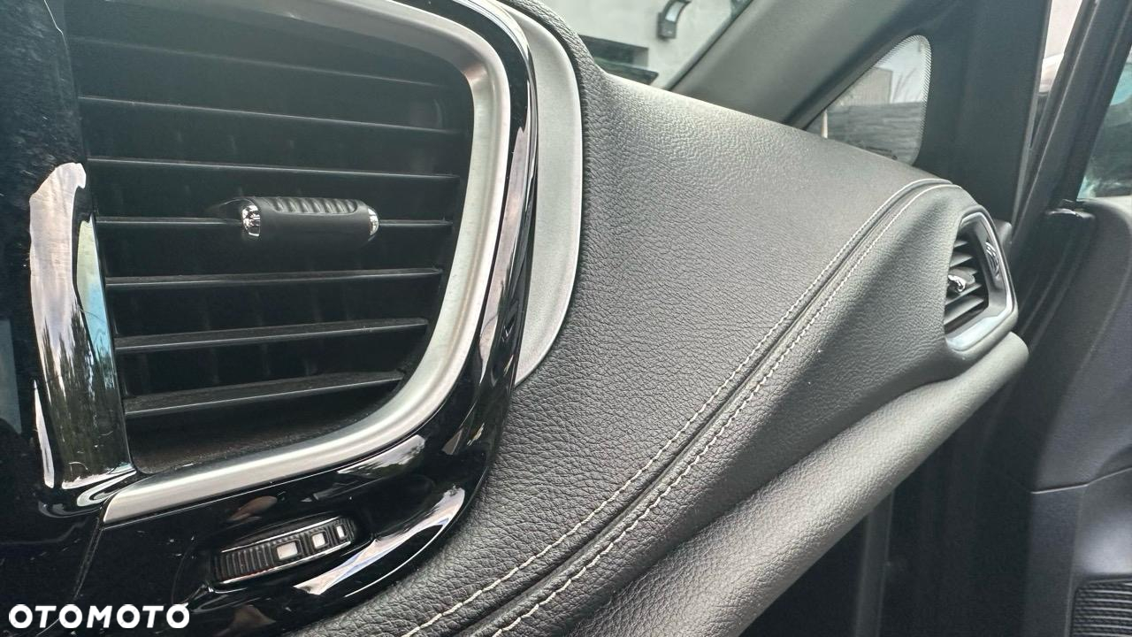 Chrysler Pacifica - 25