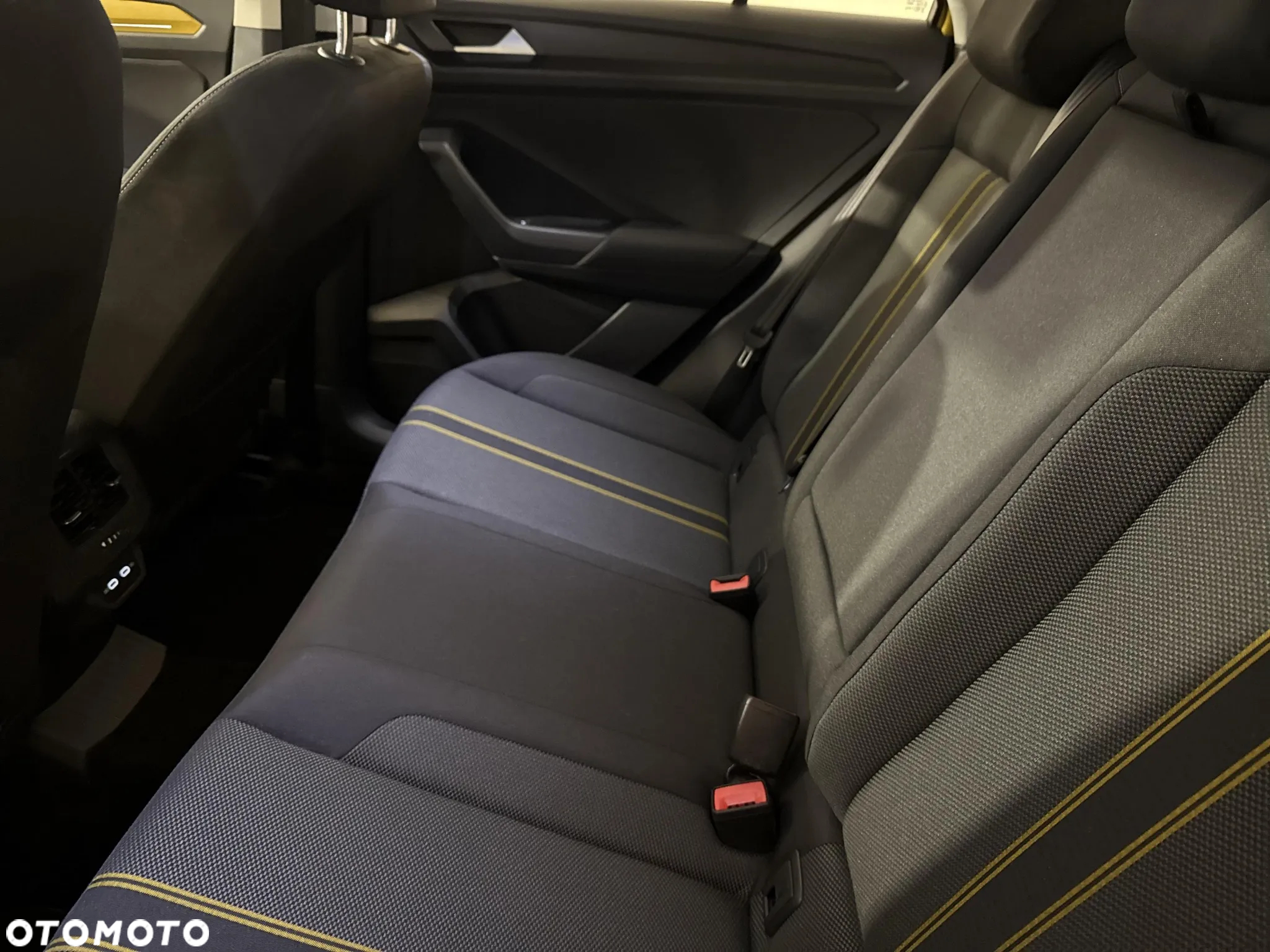 Volkswagen T-Roc - 21
