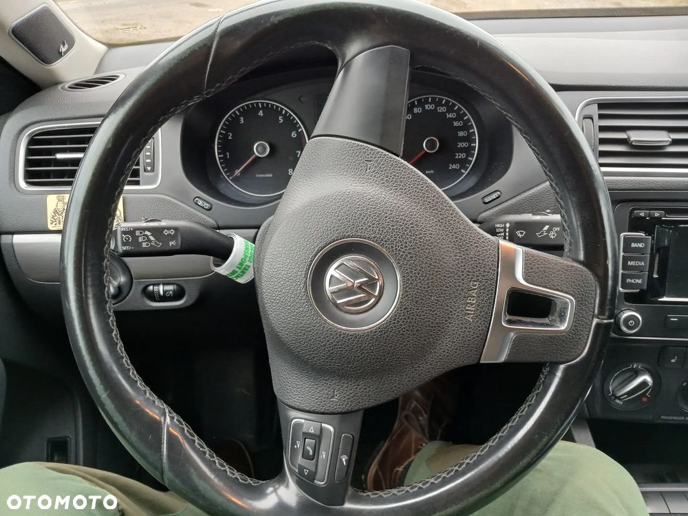 Volkswagen Jetta - 5