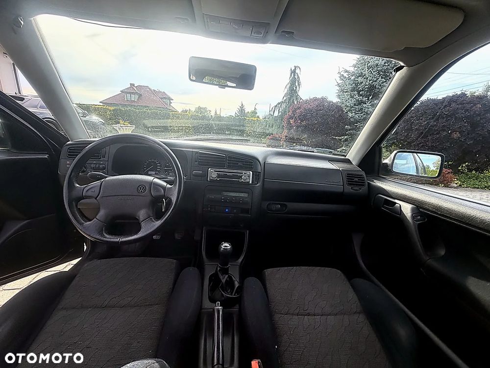 Volkswagen Golf - 6