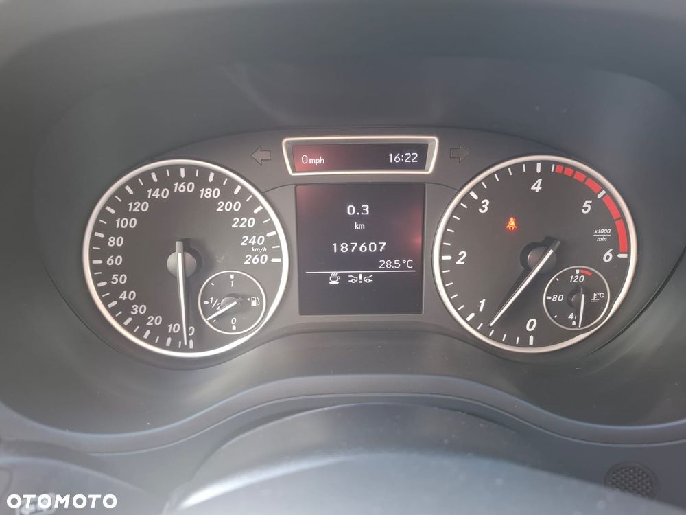Mercedes-Benz Klasa B 180 CDI (BlueEFFICIENCY) - 21