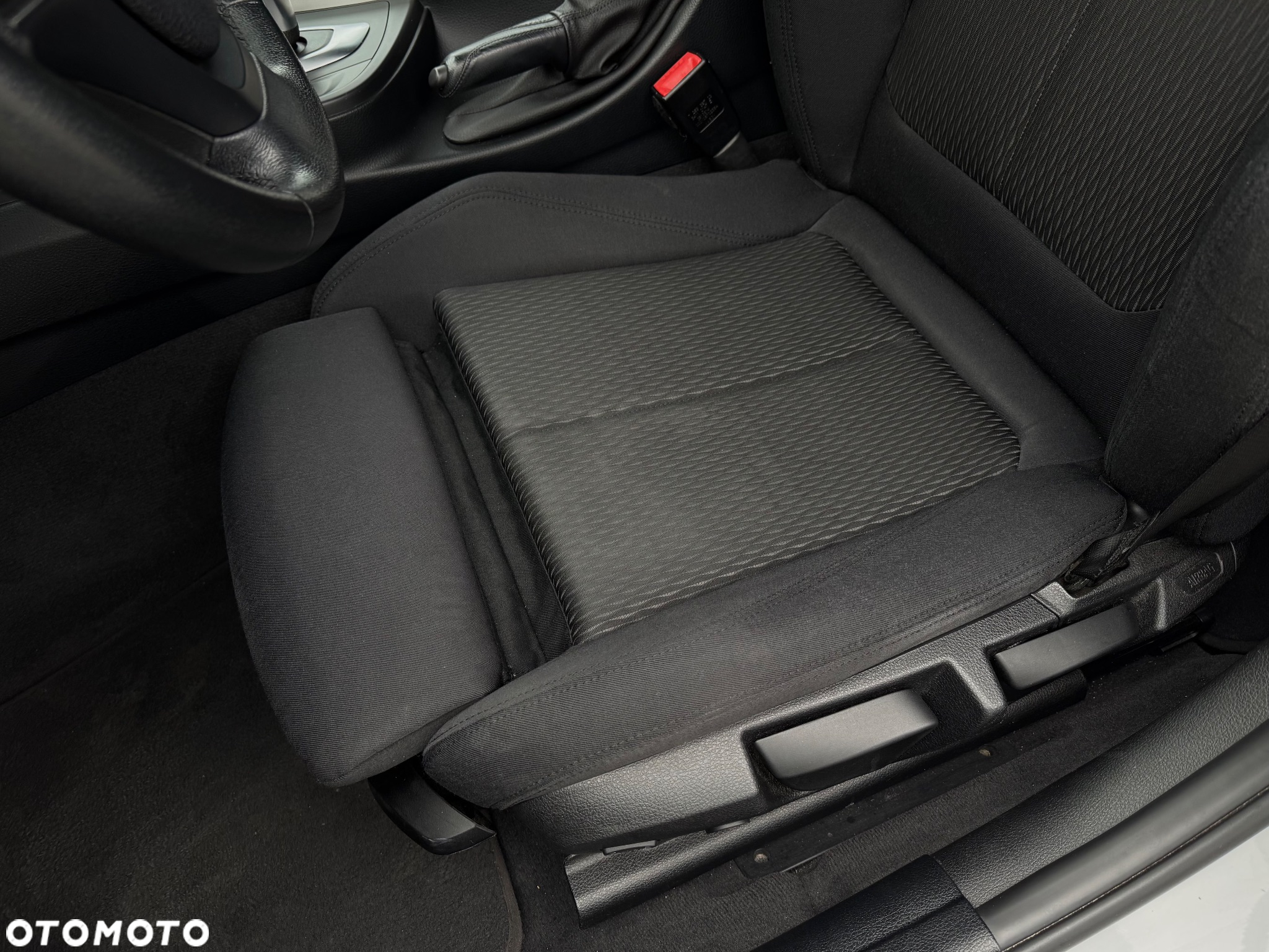 BMW Seria 3 318d Touring - 15