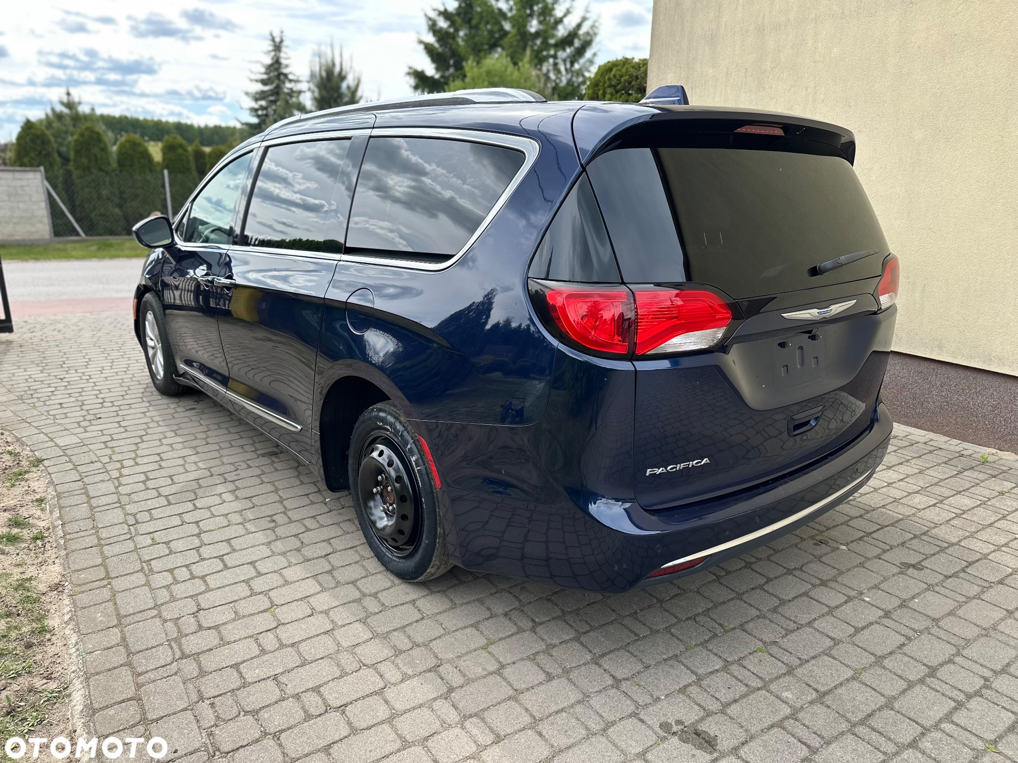 Chrysler Pacifica - 8