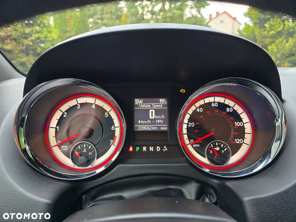 Dodge Grand Caravan - 27