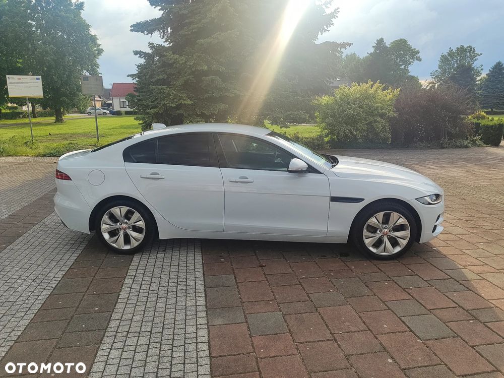 Jaguar XE 2.0 T AWD Prestige - 5