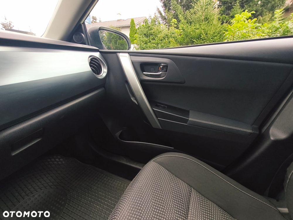 Toyota Auris 1.8 HSD Sol - 8