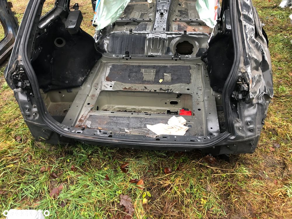 KAROSERIA Z DOKUMENTAMI BMW 3 G21 320d - 17