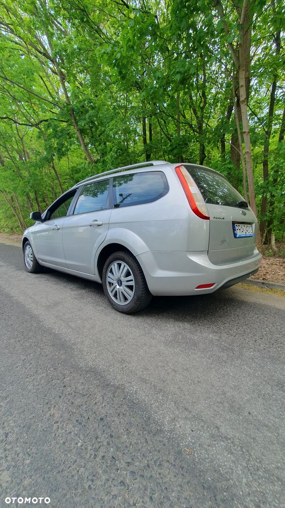 Ford Focus 2.0 Trend + - 5