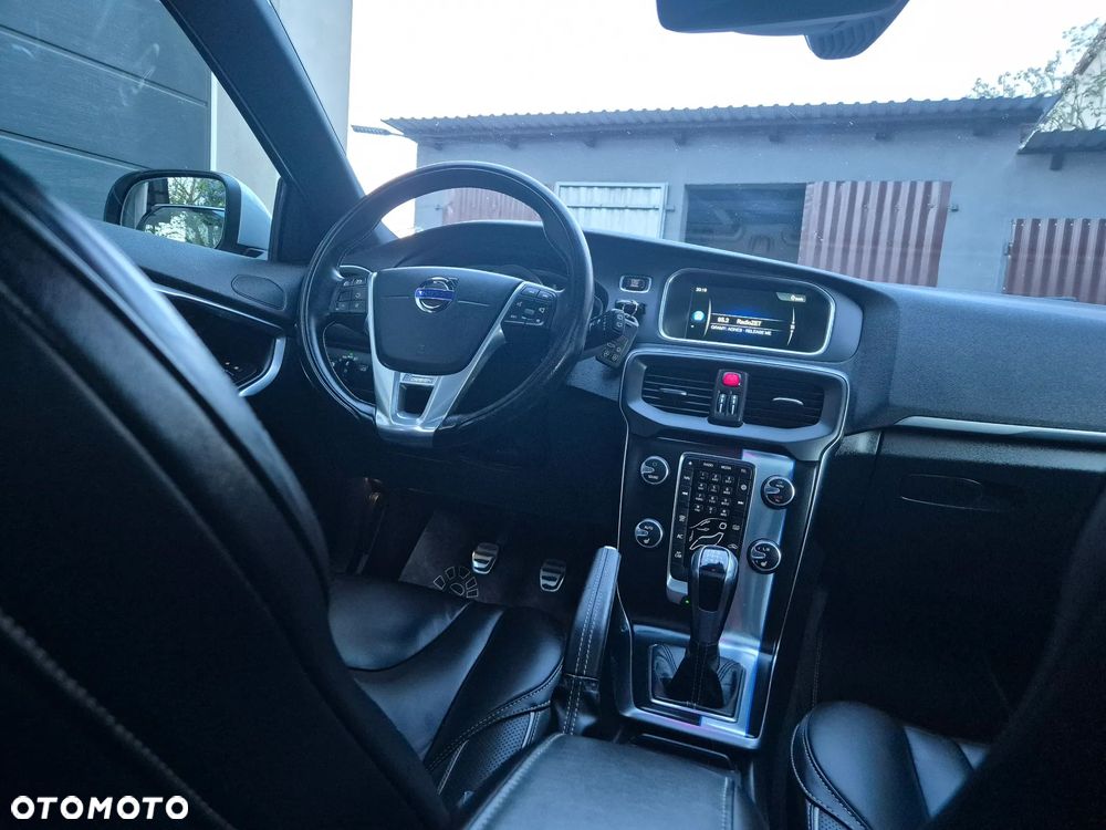 Volvo V40 D2 Drive-E R-Design Momentum - 8