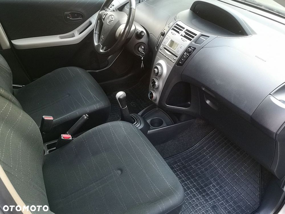 Toyota Yaris - 16