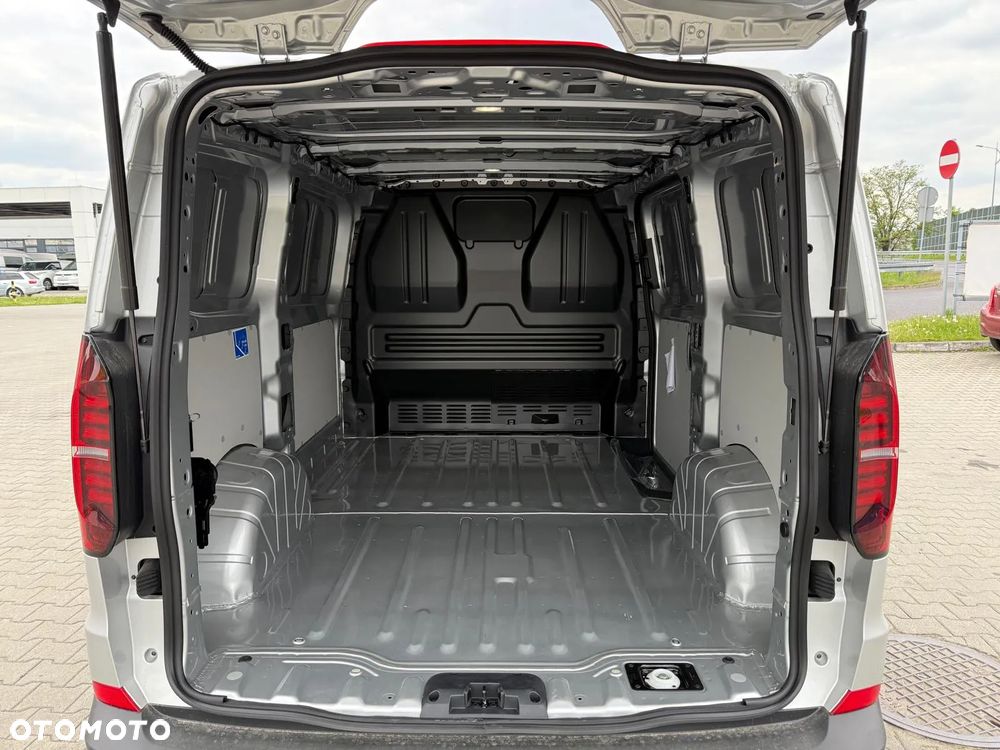 Volkswagen Transporter T7 - 12