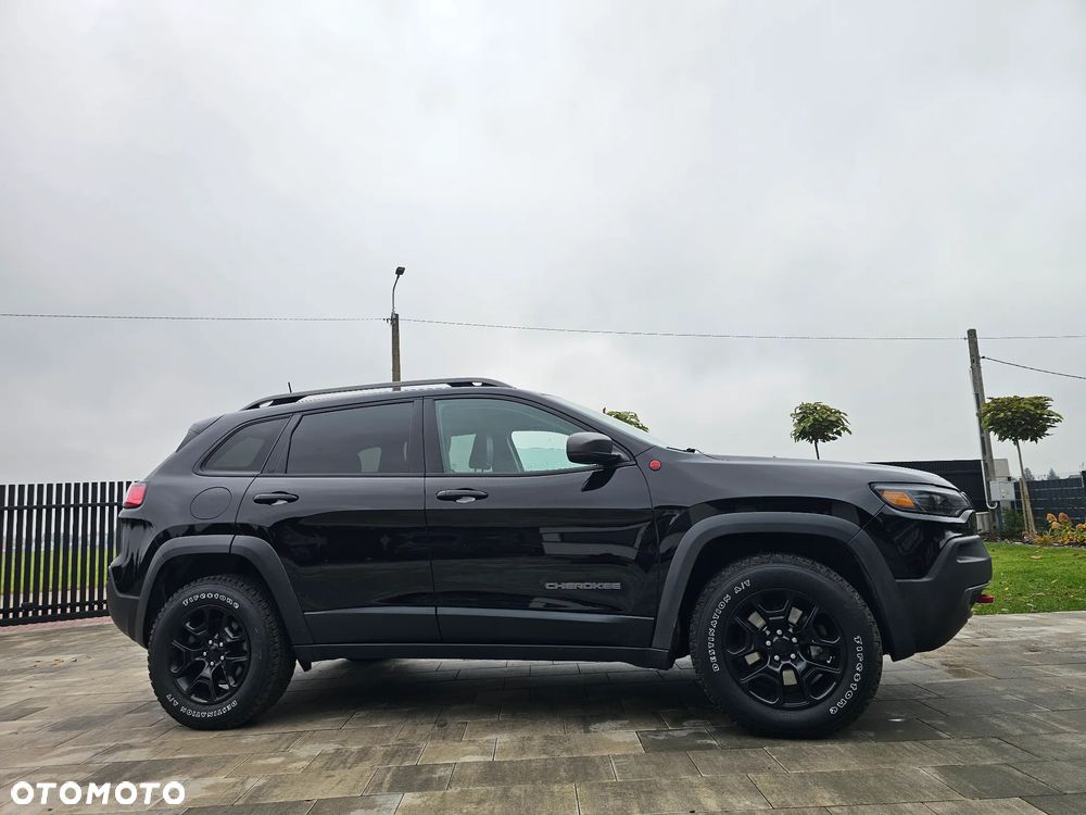 Jeep Cherokee 2019 photo 2