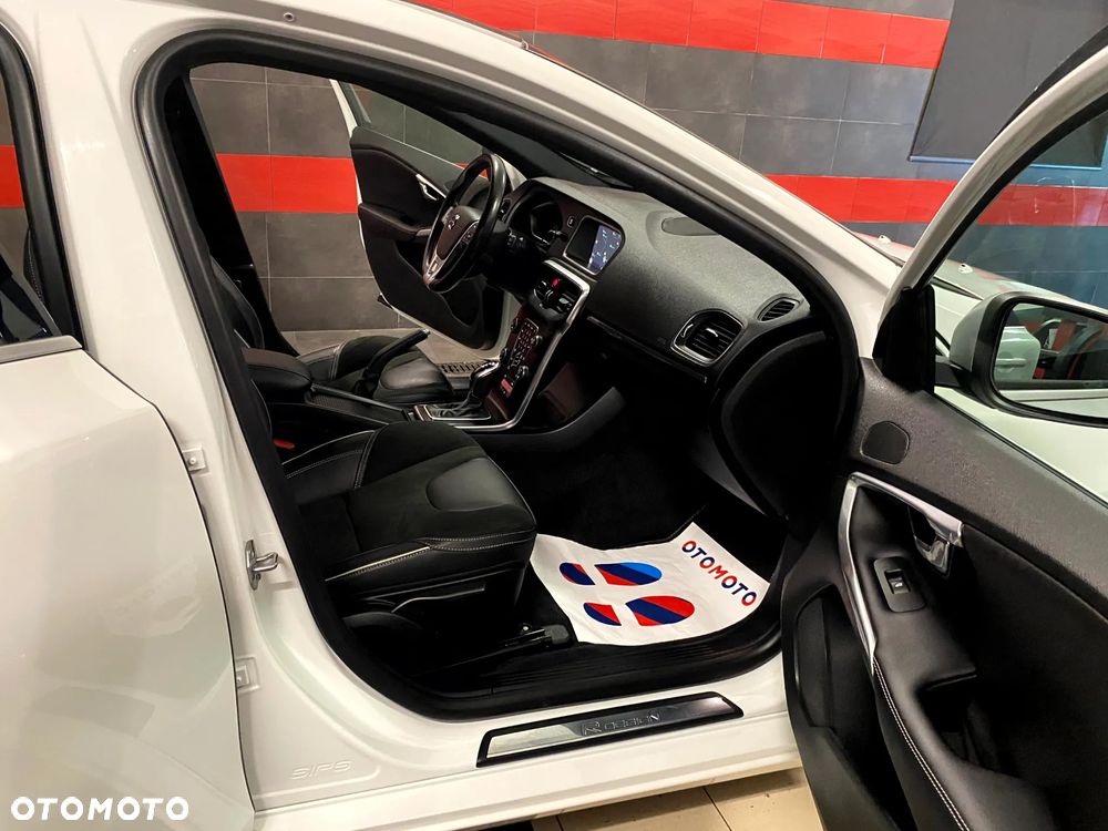 Volvo V40 D3 Drive-E R-Design Momentum - 22