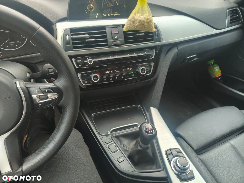 BMW Seria 3 318d Sport Line - 9