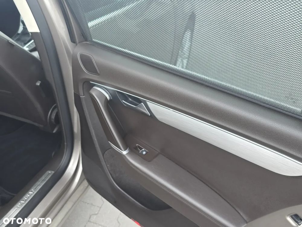 Volkswagen Passat 1.6 TDI BlueMotion Technology Highline - 16