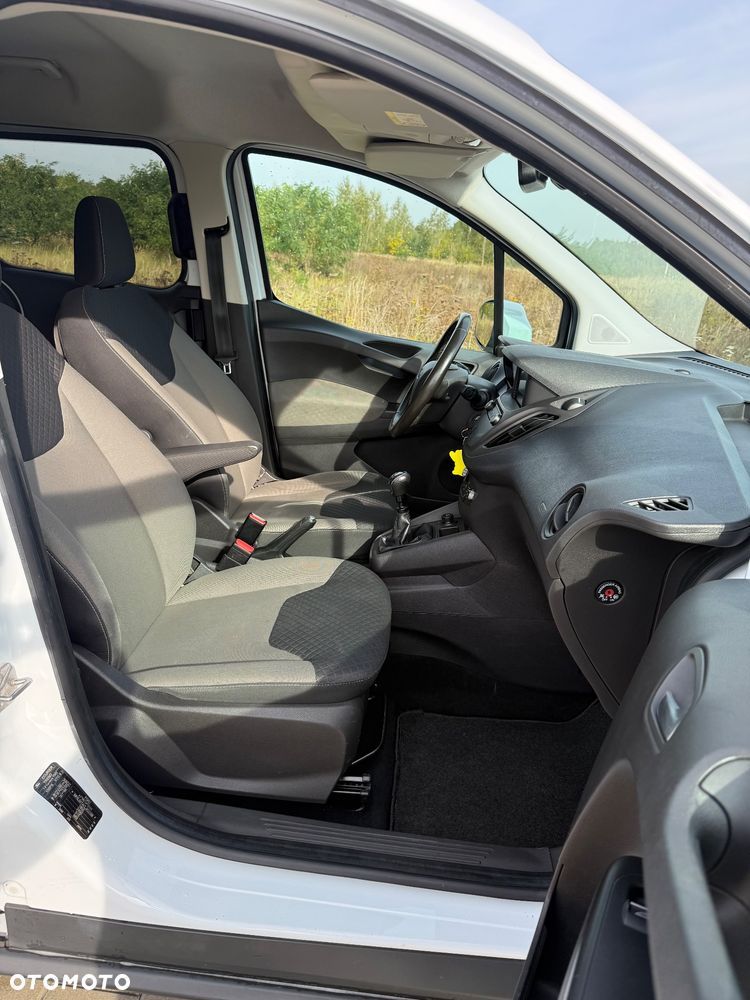 Ford Tourneo Courier 1.5 TDCi Trend - 19