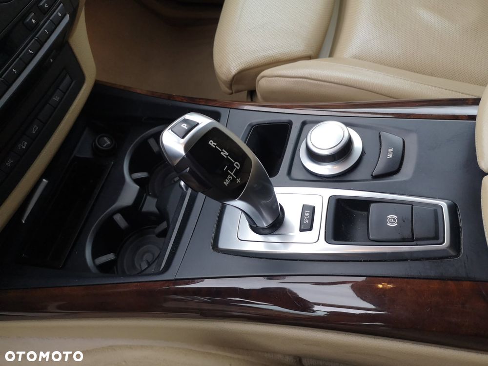 BMW X5 4.8i xDrive - 12