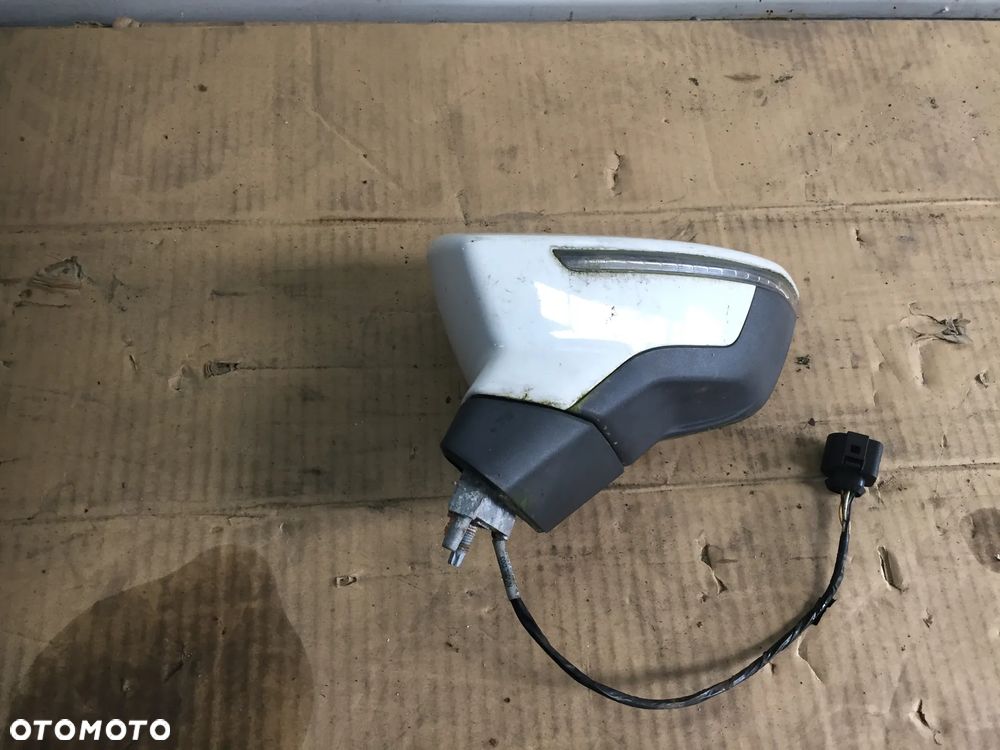 SEAT LEON 13R LUSTERKO LEWE 6 PIN
