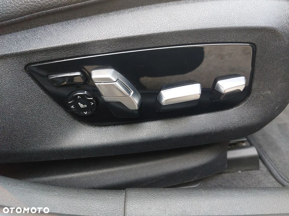 BMW Seria 5 520d Touring Luxury Line - 26