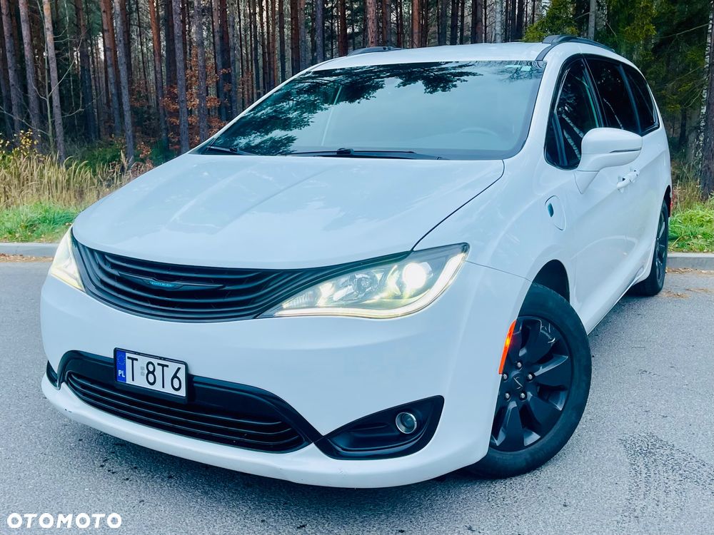 Chrysler Pacifica - 1