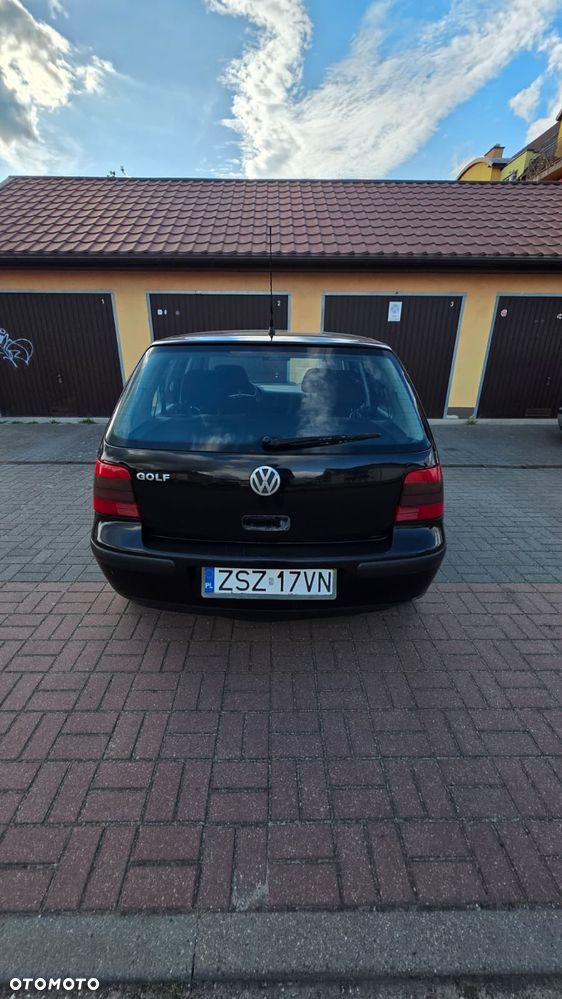 Volkswagen Golf - 6