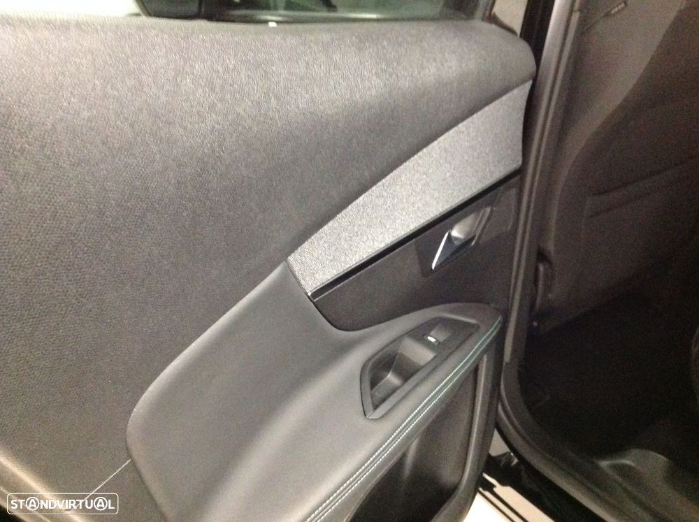 Peugeot 3008 1.5 BlueHDi Allure Pack EAT8 - 19