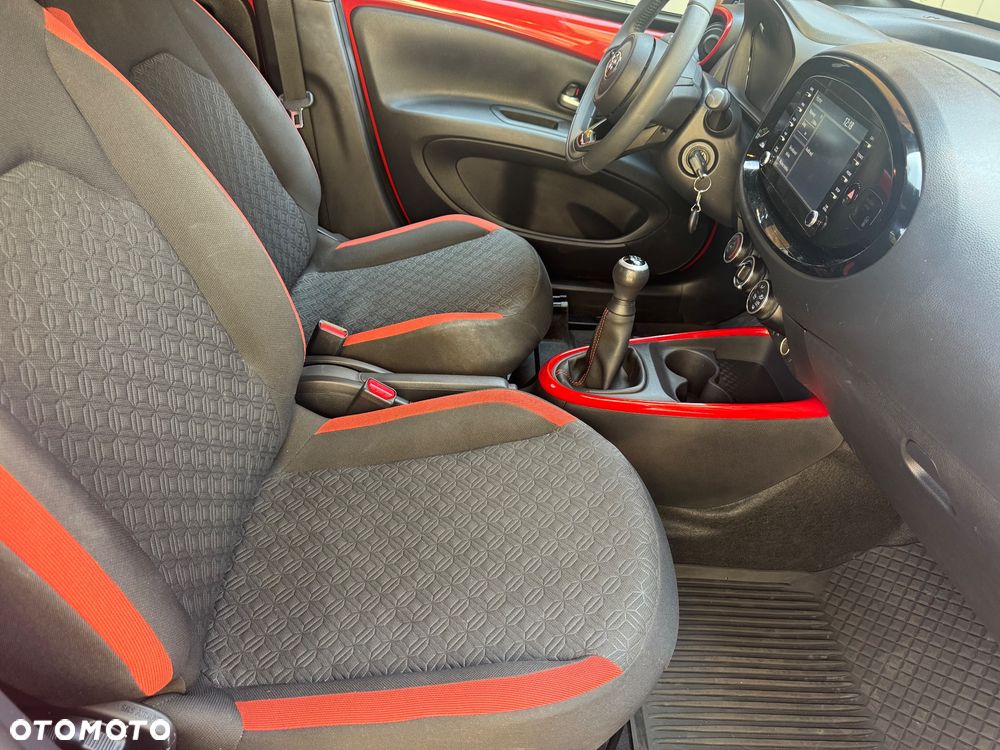 Toyota Aygo X 1.0 VVT-i Executive - 16