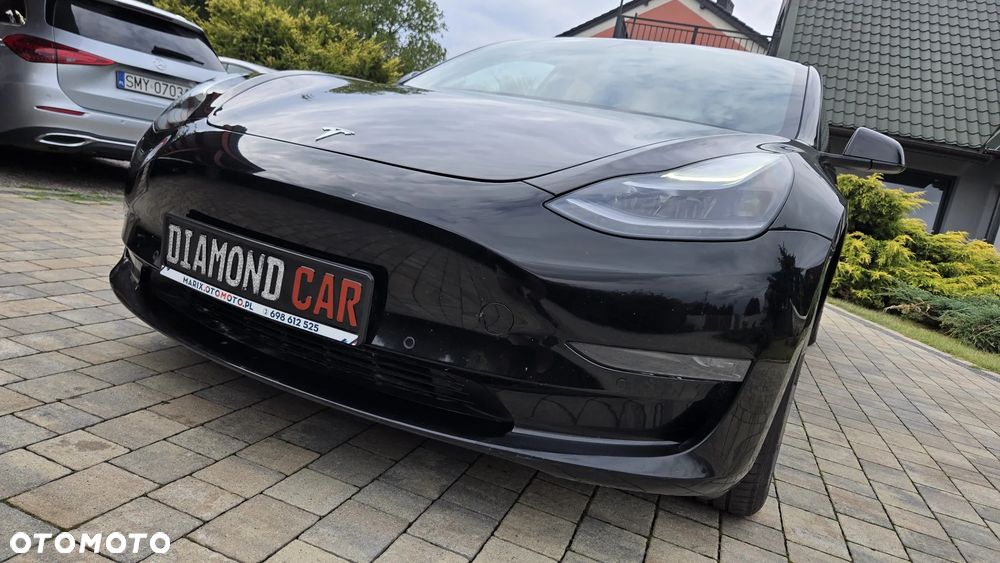 Tesla Model 3 - 3
