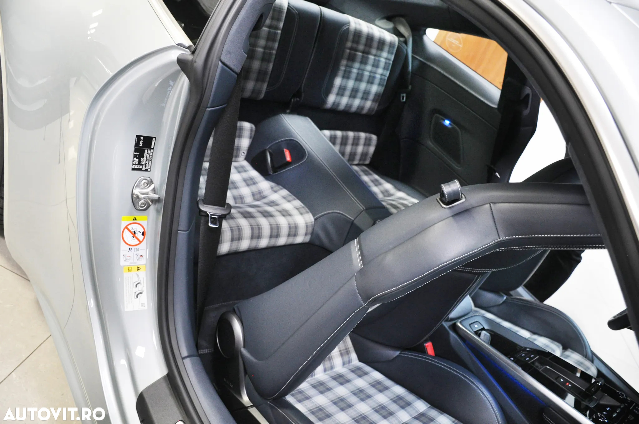 Porsche 911 Carrera 4S - 35