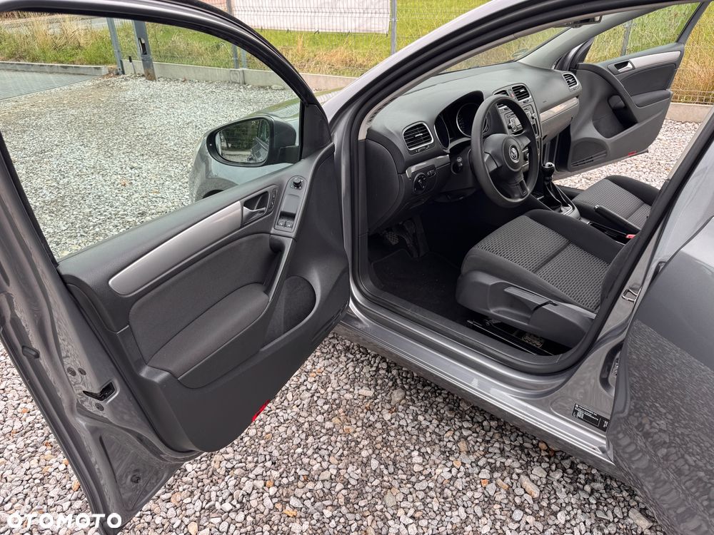 Volkswagen Golf - 22