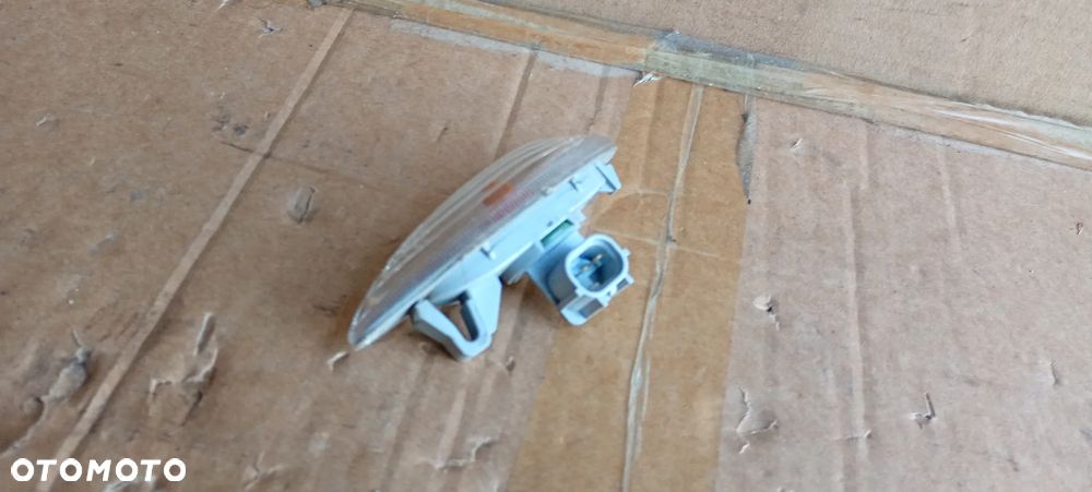 Kierunkowskaz kierunek lewy błotnika Kia Picanto III 92303-G6 - 3