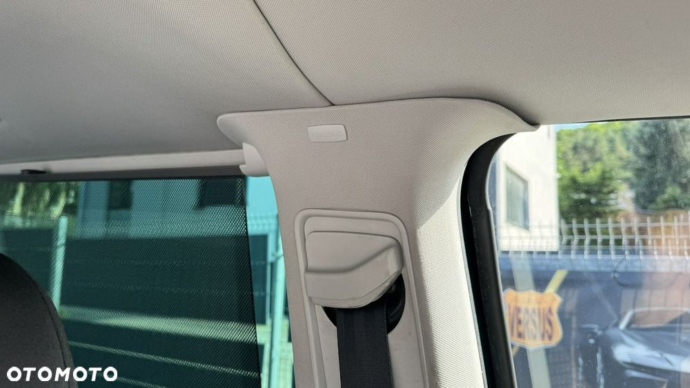 Volkswagen Caravelle - 22