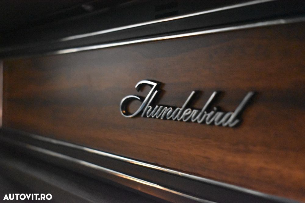 Ford Thunderbird - 17