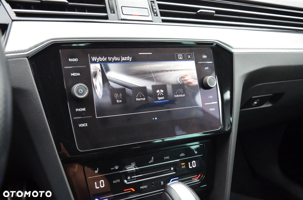 Volkswagen Passat Variant ver-variant-2-0-tdi-scr-dsg-4motion-elegance - 23