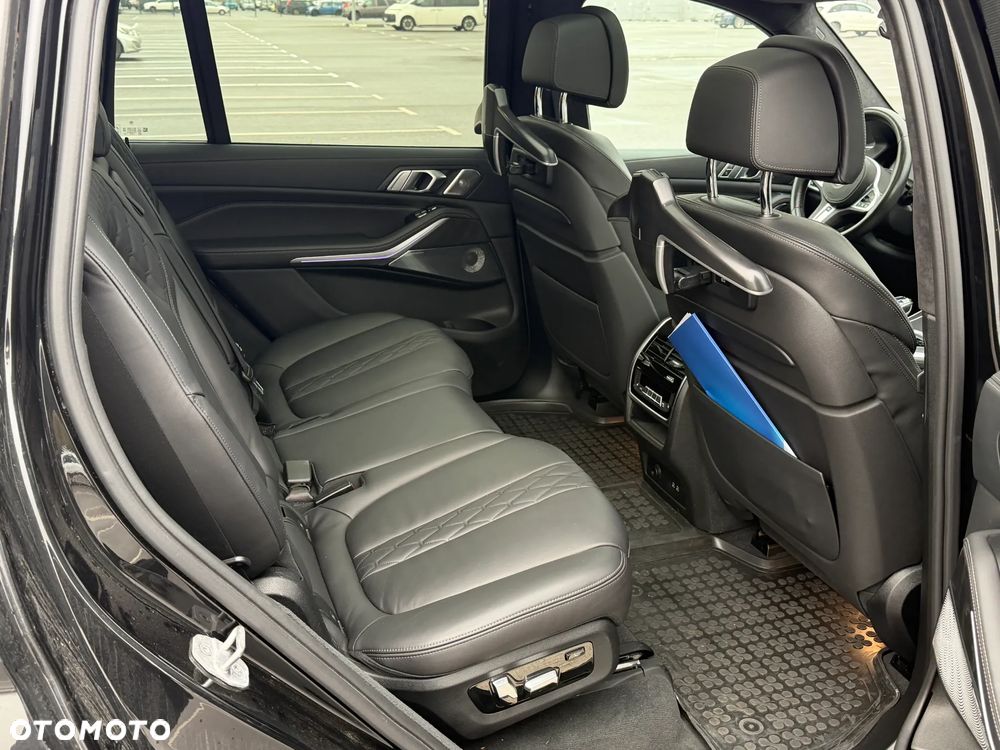 BMW X7 M50i sport - 15